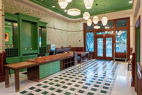 Carlton Hotel