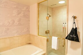 Carlton Hotel