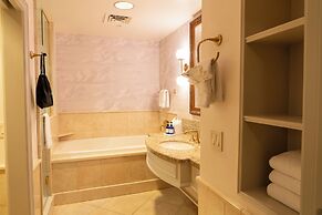 Carlton Hotel