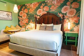 Carlton Hotel