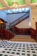 Carlton Hotel