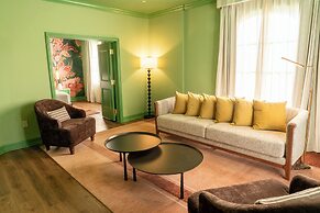 Carlton Hotel