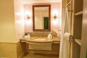 Carlton Hotel