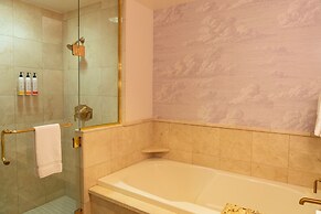 Carlton Hotel