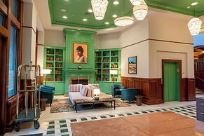 Carlton Hotel