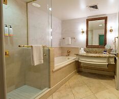 Carlton Hotel