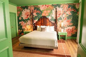 Carlton Hotel