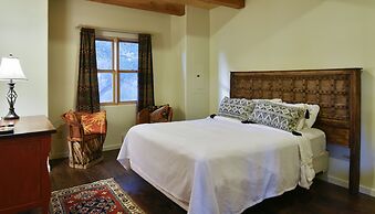 The Abiquiu Inn