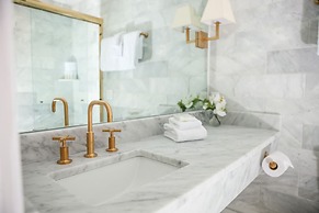 Yachtsman Hotel & Marina Club