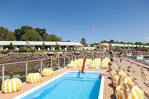 Yachtsman Hotel & Marina Club