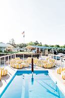 Yachtsman Hotel & Marina Club