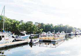 Yachtsman Hotel & Marina Club