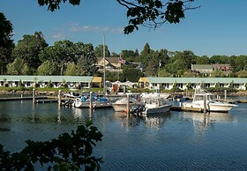 Yachtsman Hotel & Marina Club