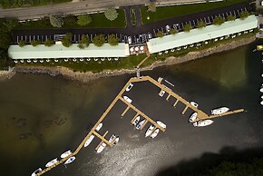 Yachtsman Hotel & Marina Club