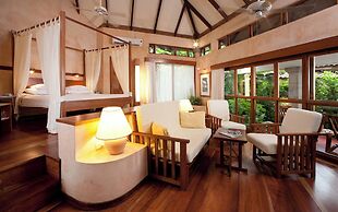 Capitán Suizo Beachfront Boutique Hotel