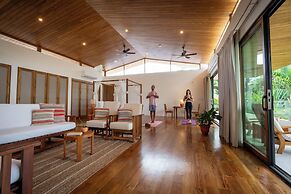 Capitán Suizo Beachfront Boutique Hotel