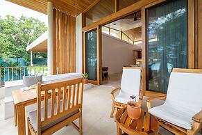Capitán Suizo Beachfront Boutique Hotel
