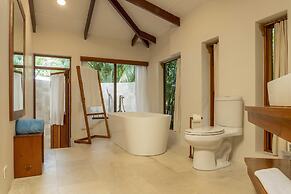 Capitán Suizo Beachfront Boutique Hotel