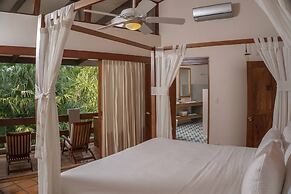 Capitán Suizo Beachfront Boutique Hotel