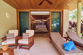 Capitán Suizo Beachfront Boutique Hotel