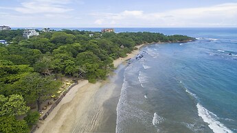 Capitán Suizo Beachfront Boutique Hotel