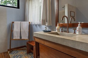 Capitán Suizo Beachfront Boutique Hotel
