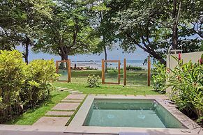 Capitán Suizo Beachfront Boutique Hotel