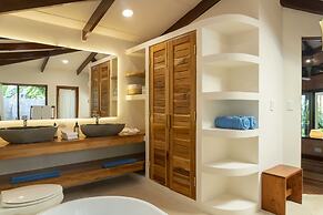 Capitán Suizo Beachfront Boutique Hotel