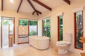 Capitán Suizo Beachfront Boutique Hotel