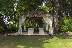 Capitán Suizo Beachfront Boutique Hotel