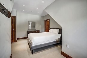 Bachelor Gulch Village