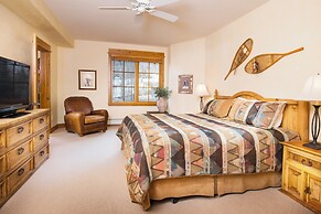 Bachelor Gulch Village