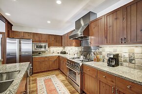 Bachelor Gulch Village