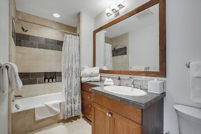 Bachelor Gulch Village