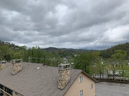 Laurel Inn Condominium