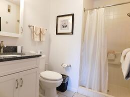 Laurel Inn Condominium