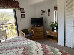 Laurel Inn Condominium