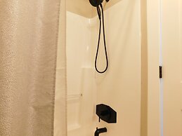 Laurel Inn Condominium