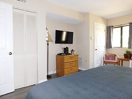 Laurel Inn Condominium