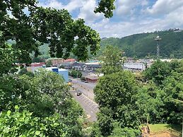 Laurel Inn Condominium