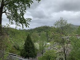 Laurel Inn Condominium