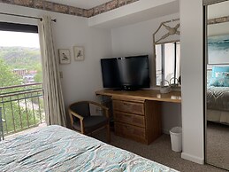 Laurel Inn Condominium