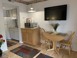 Laurel Inn Condominium