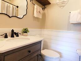 Laurel Inn Condominium