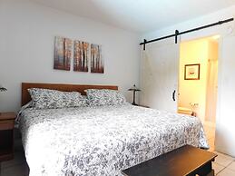 Laurel Inn Condominium