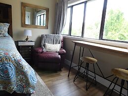 Laurel Inn Condominium