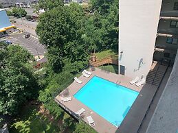 Laurel Inn Condominium