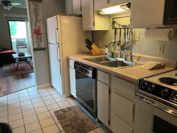 Laurel Inn Condominium