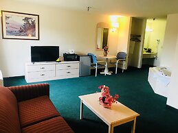 Pinckeyville Inn and Suites