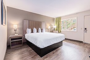 Econo Lodge Cherokee Near River Park